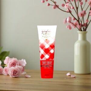 Bath & Body Works Gingham Love 8.0 Ounces Ultimate Hydration Body Cream